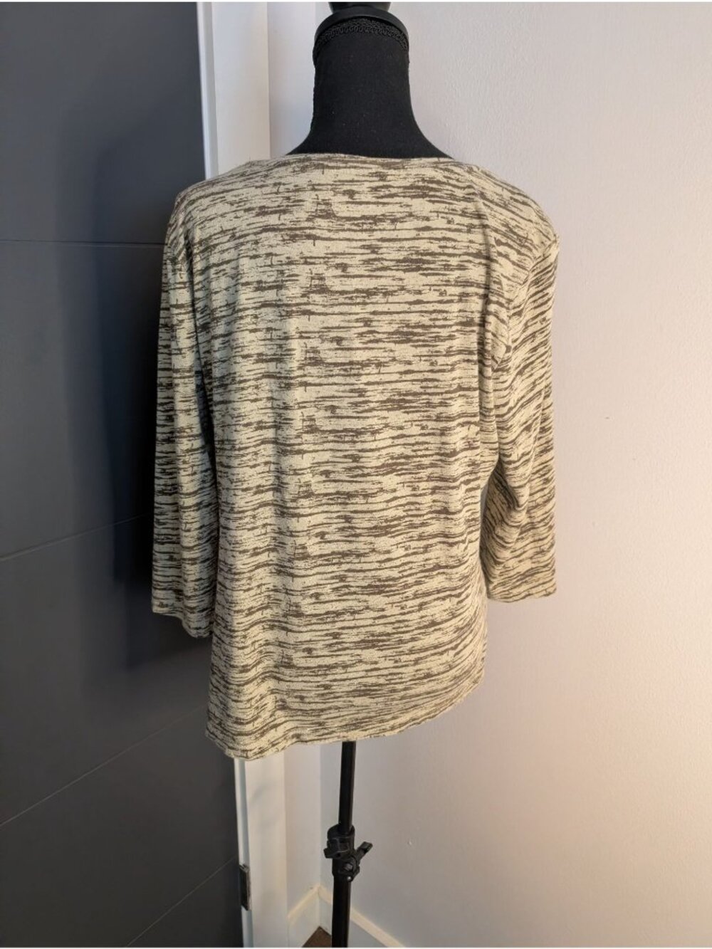Gloria Vanderbilt Beige & Green NYC Graphic Top With Statue Of Liberty Print - L - Picture 3 of 4
